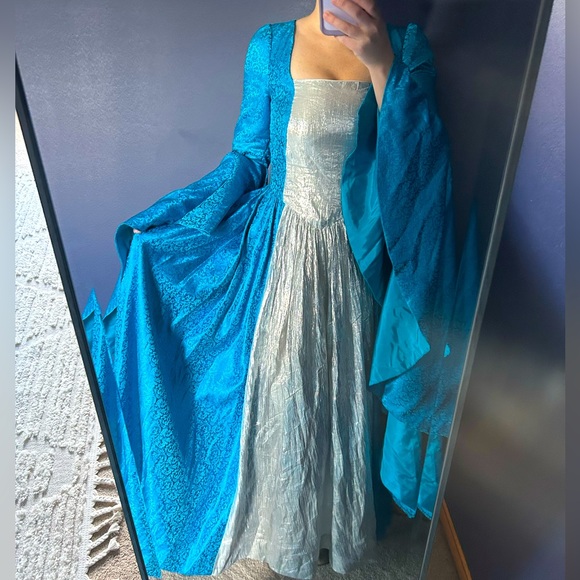 ✨🌙 Beautiful Medieval Renaissance Gown 🌙✨ - Picture 10 of 16